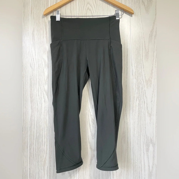 Lululemon Breezy Dot Crop 19" Evergreen Size 6 EUC W6AMWS - Picture 1 of 4